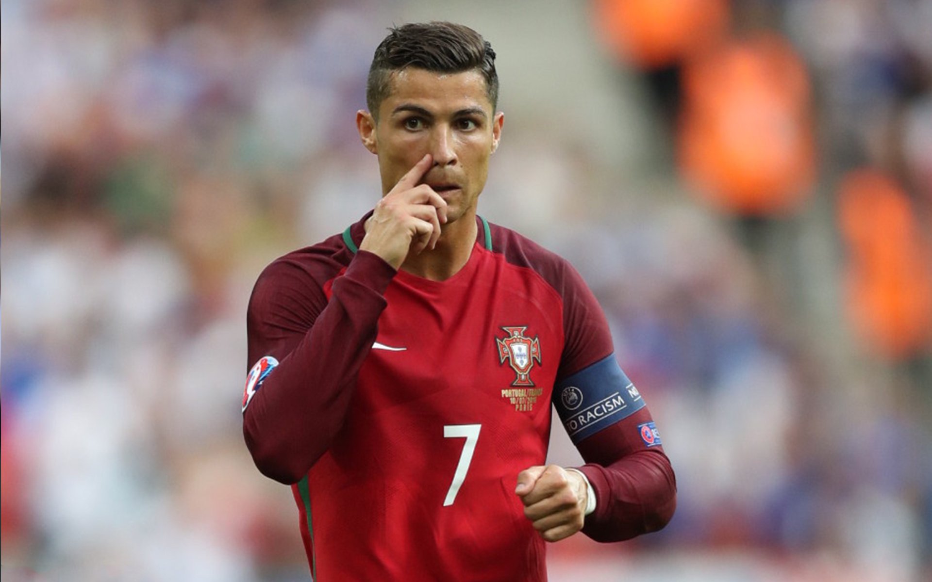 精彩比赛被球迷用掌声和欢呼声加以回应,比赛气氛热烈,现场掌声不断